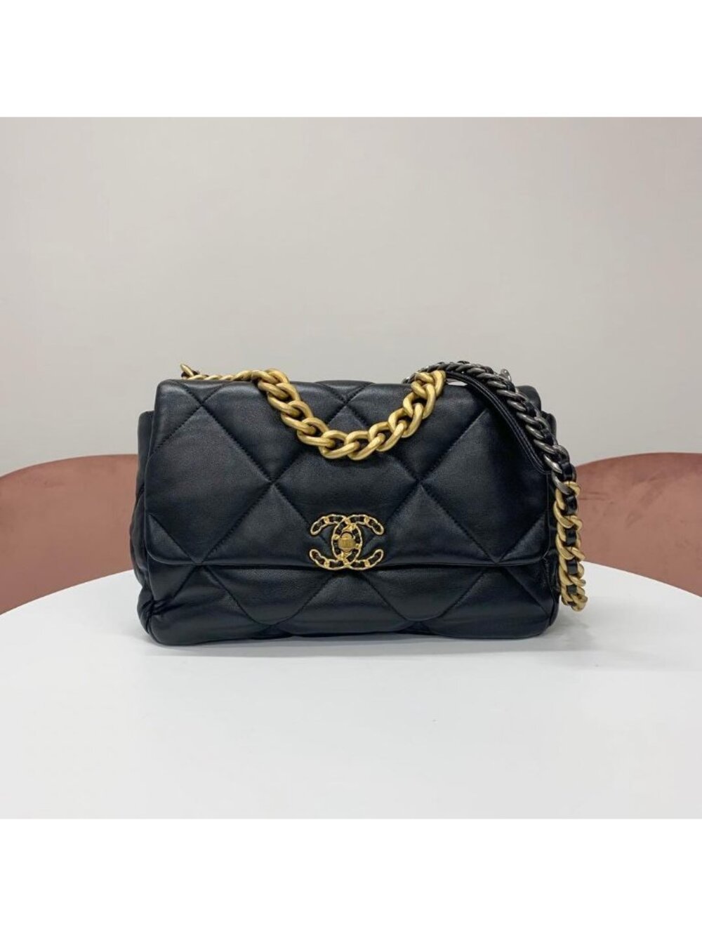 Chanel 19 CC Logo Ta on Rock Chain on Shoulder Bag